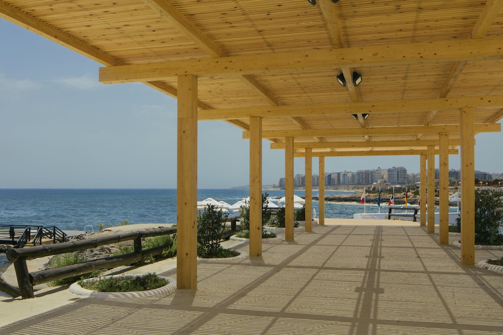 Outdoor Banquet Area