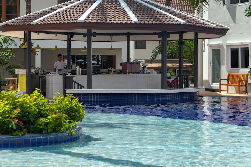 Poolside Bar