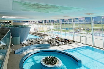 Indoor/outdoor pool