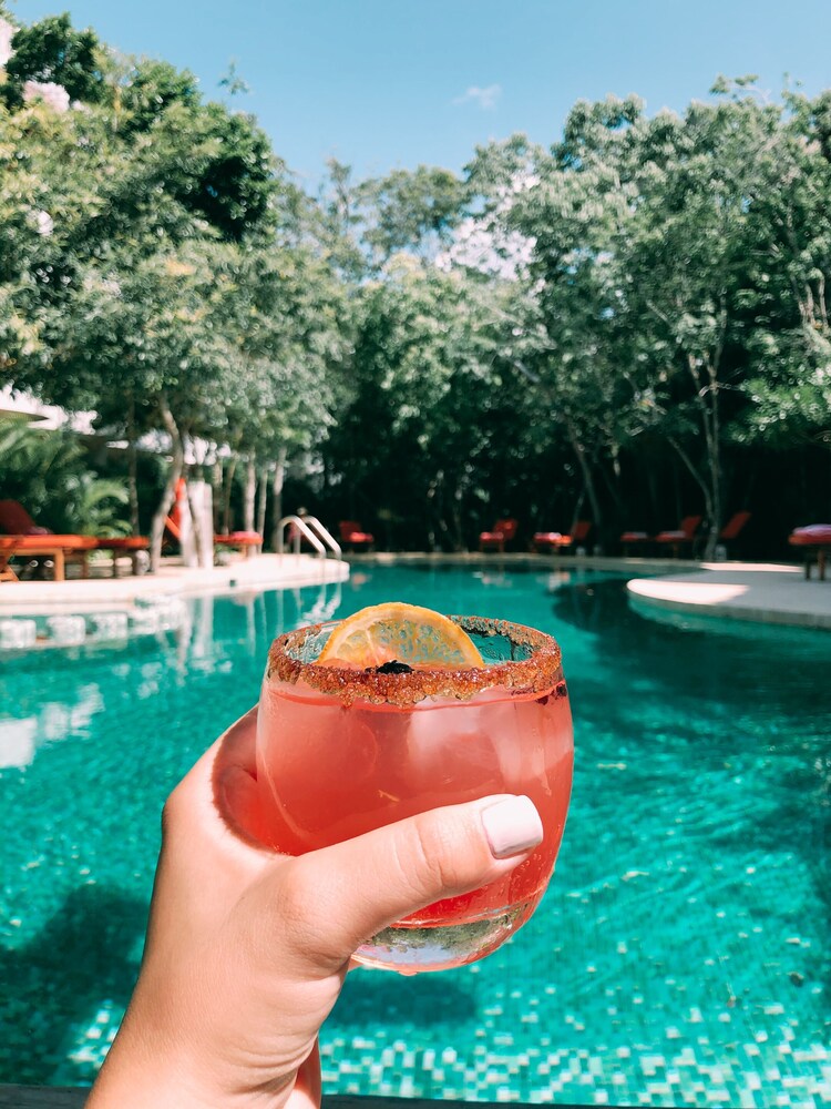 Poolside bar