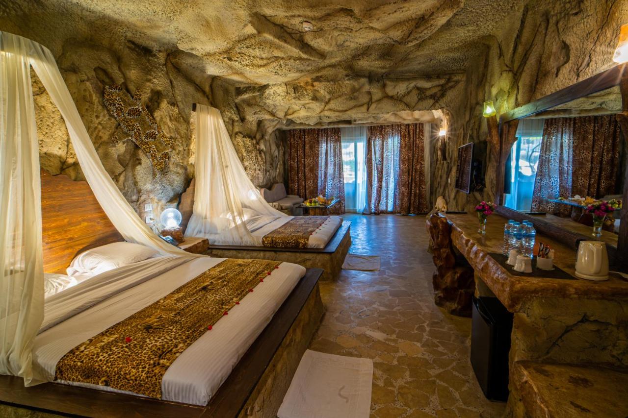 Caves Beach Resort