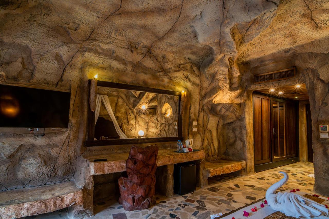 Caves Beach Resort