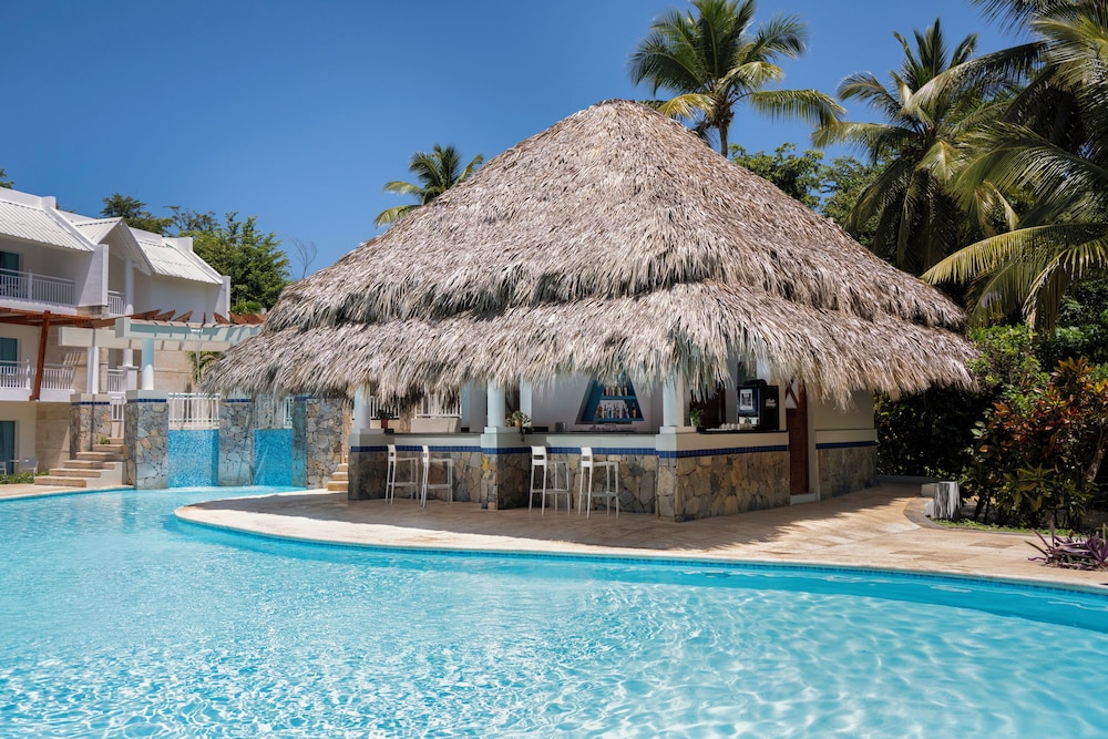 Poolside bar