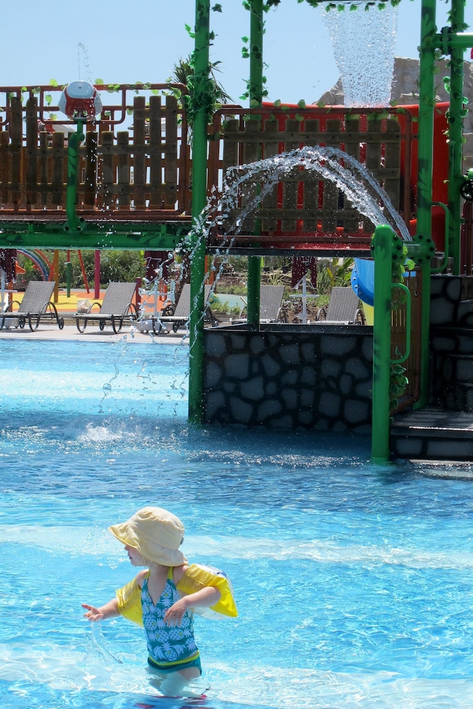 Pool waterfall